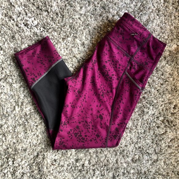 Athleta Pants - Athleta Chaturanga Capri Crop Leggings Small